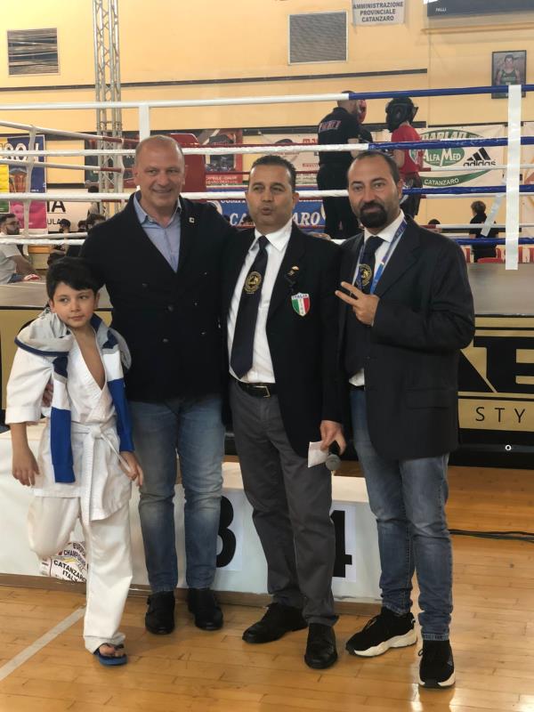 Primo campionato europeo di Karate nella Città dei tre Colli organizzato da Sport ring Catanzaro e il Satori DOJO
images Primo campionato europeo di Karate nella Città dei tre Colli organizzato da Sport ring Catanzaro e il Satori DOJO