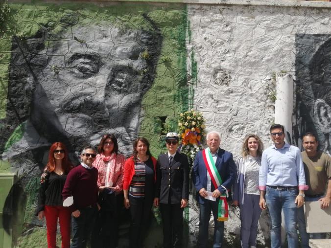 images Sorbo San Basile, deposta una corona di fiori in memoria di Falcone e Borsellino