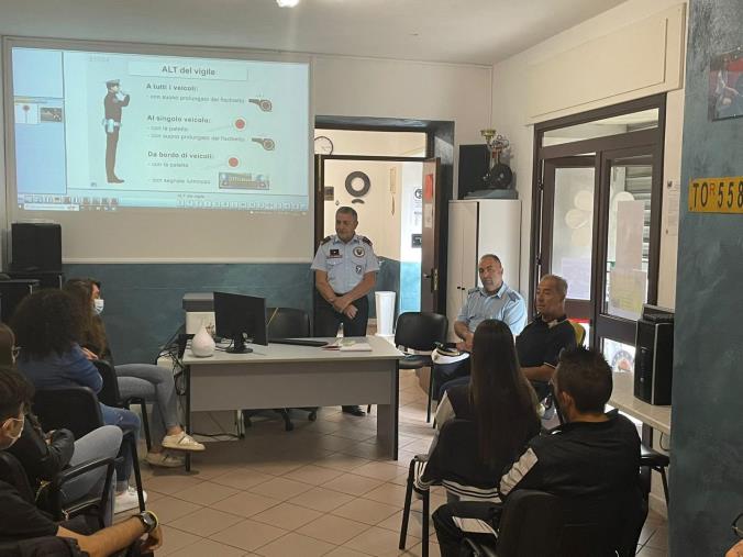 A Sersale si fa educazione civica in Autoscuola: successo per l'iniziativa della Dipam images A Sersale si fa educazione civica in Autoscuola: successo per l'iniziativa della Dipam