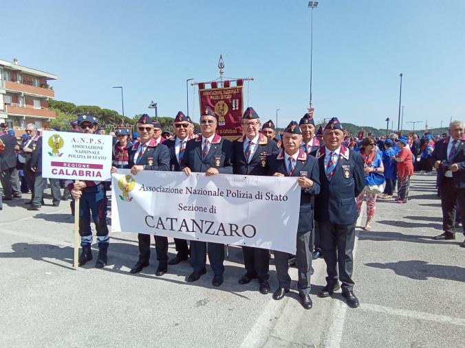 images Polizia, l'Associazione nazionale sezione di Catanzaro ha partecipato al raduno di Pontedera col prefetto Giannini
