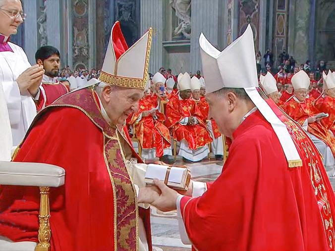 images Il Santo Padre ha benedetto e consegnato il pallio a Monsignor Maniago, arcivescovo di Catanzaro-Squillace