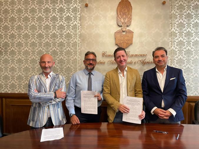 images Catanzaro, stretta per falsi mediatori immobiliari: firmato protocollo alla Camera di Commercio 