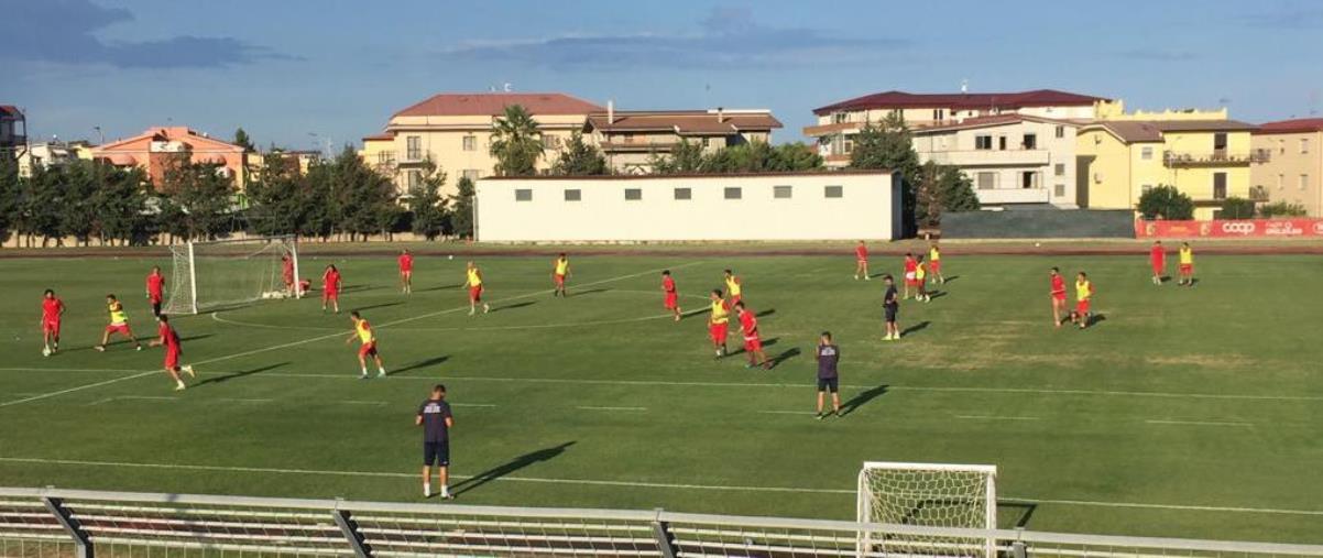 Us Catanzaro 1929, i nuovi arrivati Ghion e Mulè in tenuta d'allenamento al PoliGiovino images Us Catanzaro 1929, i nuovi arrivati Ghion e Mulè in tenuta d'allenamento al PoliGiovino