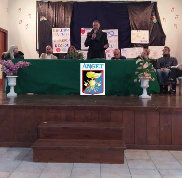 images Bullismo e cyberbullismo: tour dell'associazione Anget nelle scuole del Catanzarese