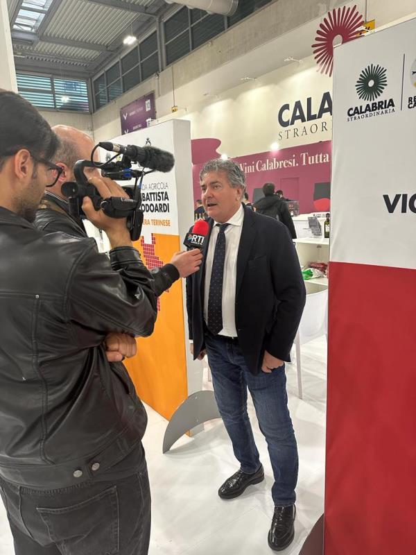 Vinitaly, Mancuso: “Il vino calabrese rappresenta la storia millenaria dei nostri territori” images Vinitaly, Mancuso: “Il vino calabrese rappresenta la storia millenaria dei nostri territori”