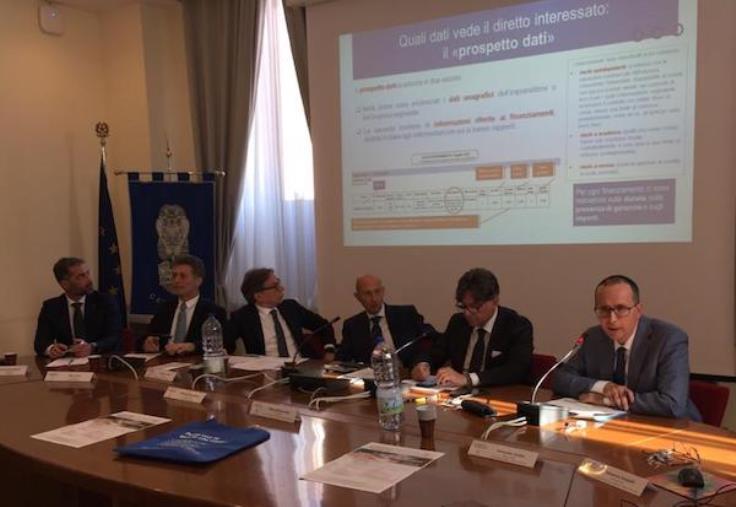 images La centrale dei rischi, Ferrara: "Non è una black list, ma uno storico dei rapporti sul credito tra cittadini, imprese e banche" 