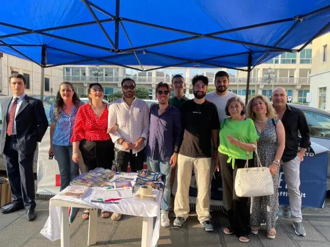 Fdi a Catanzaro per la raccolta firme contro la maternità surrogata images Fdi a Catanzaro per la raccolta firme contro la maternità surrogata