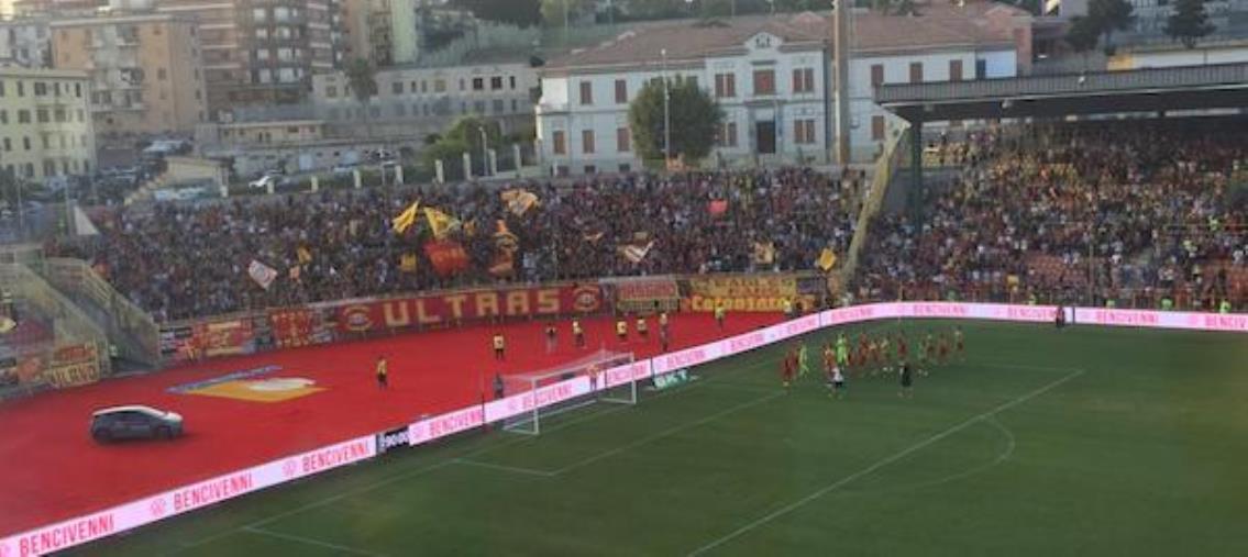 Il corsivo giallorosso. Che "legnata" alle aquile! Ma il cuore "ultras" continua a battere forte images Il corsivo giallorosso. Che "legnata" alle aquile! Ma il cuore "ultras" continua a battere forte