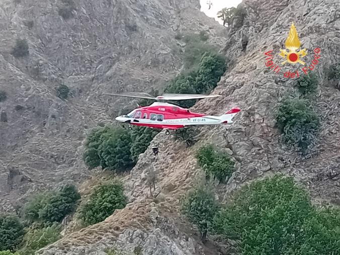 Reggio, malore durante un'escursione in montagna: attivato l'elicottero dei Vigili del fuoco images Reggio, malore durante un'escursione in montagna: attivato l'elicottero dei Vigili del fuoco