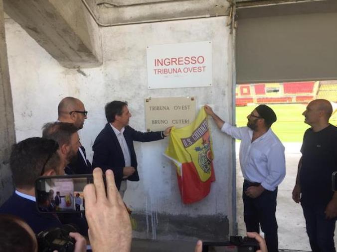 Tribuna Ovest, Fiorita: "Intitolata a Bruno Cuteri per volontà popolare" images Tribuna Ovest, Fiorita: "Intitolata a Bruno Cuteri per volontà popolare"