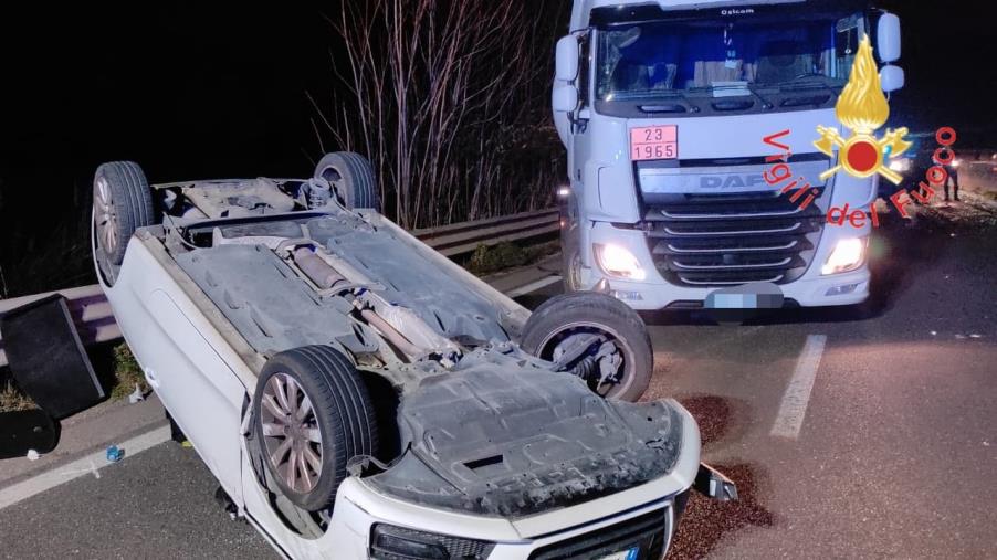 Incidente nel Catanzarese, tre mezzi coinvolti e due feriti images Incidente nel Catanzarese, tre mezzi coinvolti e due feriti