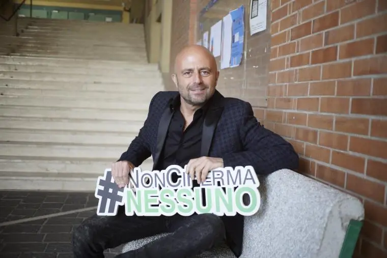 Luca Abete all’Umg, l’inviato di “Striscia” a Catanzaro per il suo tour motivazionale images Luca Abete all’Umg, l’inviato di “Striscia” a Catanzaro per il suo tour motivazionale