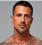 Fabrizio Corona aggredito e rapinato sotto casa sua a Milano: "Erano calabresi"