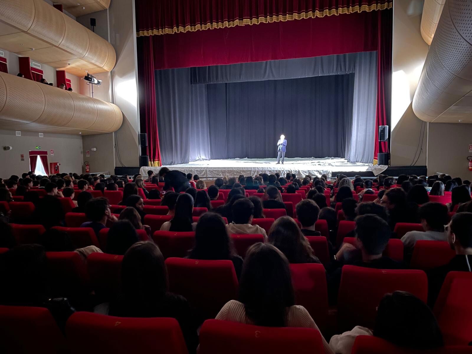images Ama Calabria, teatro ai giovani: tutto esaurito per la primamatinée con “Penelope” a Vibo Valentia
