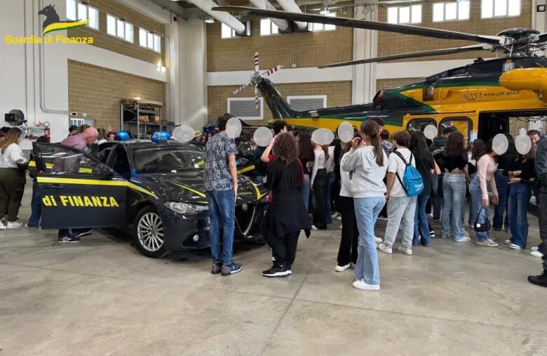 images Lamezia, la Guardia di Finanza incontra gli studenti del Comprensivo “Ardito-Don Bosco”