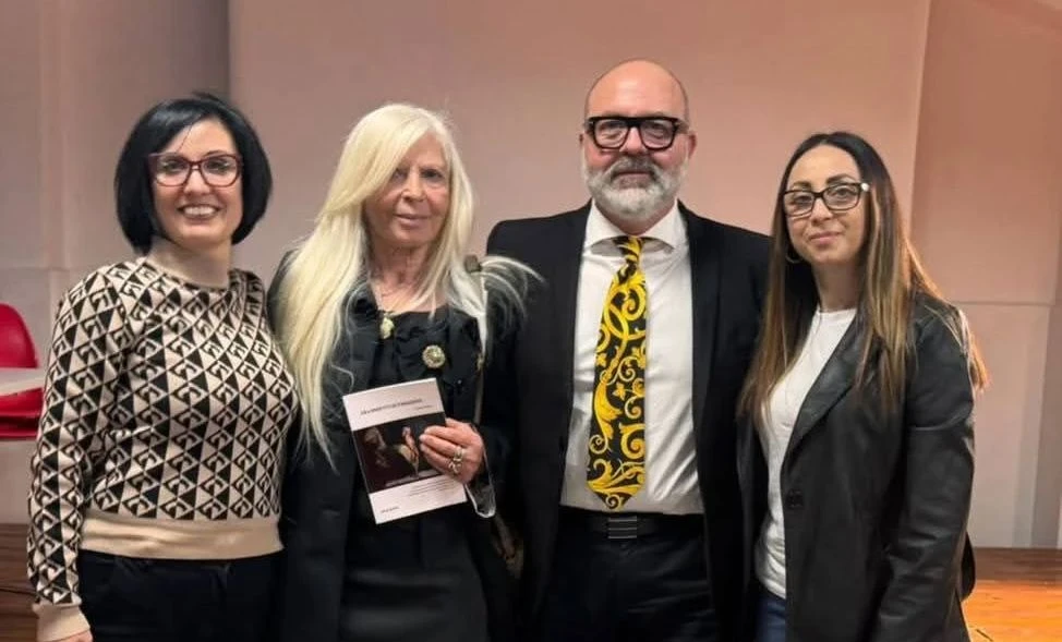 Reggio ospita&nbsp;un incontro con l’artista Carmela Bueti: "Frammenti di emozioni" per non smettere mai di giocare 