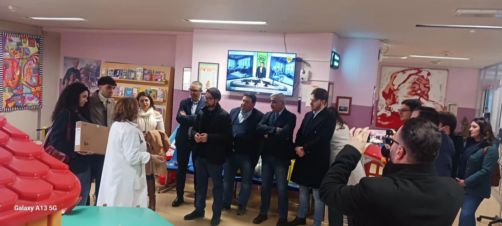 Solidarietà, Gioventù Nazionale Catanzaro in visita al reparto di Pediatria del "San Giovanni Paolo II" di Lamezia 