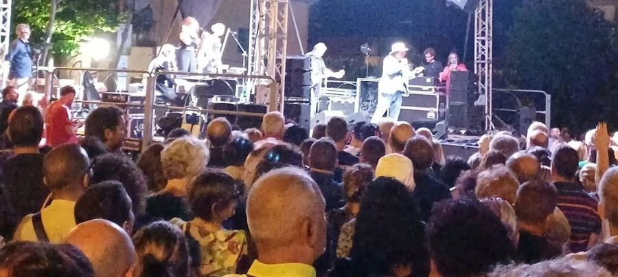 Al Bano conquista Stalettì: grande folla per il concerto gratuito