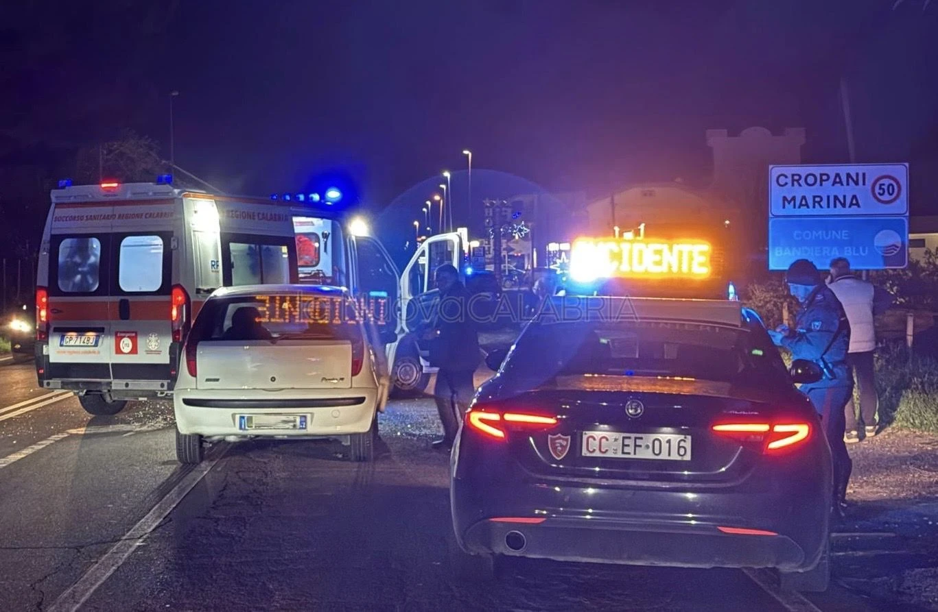 Tamponamento sulla Statale 106 a Cropani, tre auto coinvolte: ferita una donna
