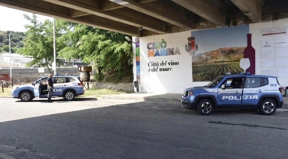 Cirò Marina, controlli straordinari della Polizia: 669 persone identificate e 317 veicoli controllati