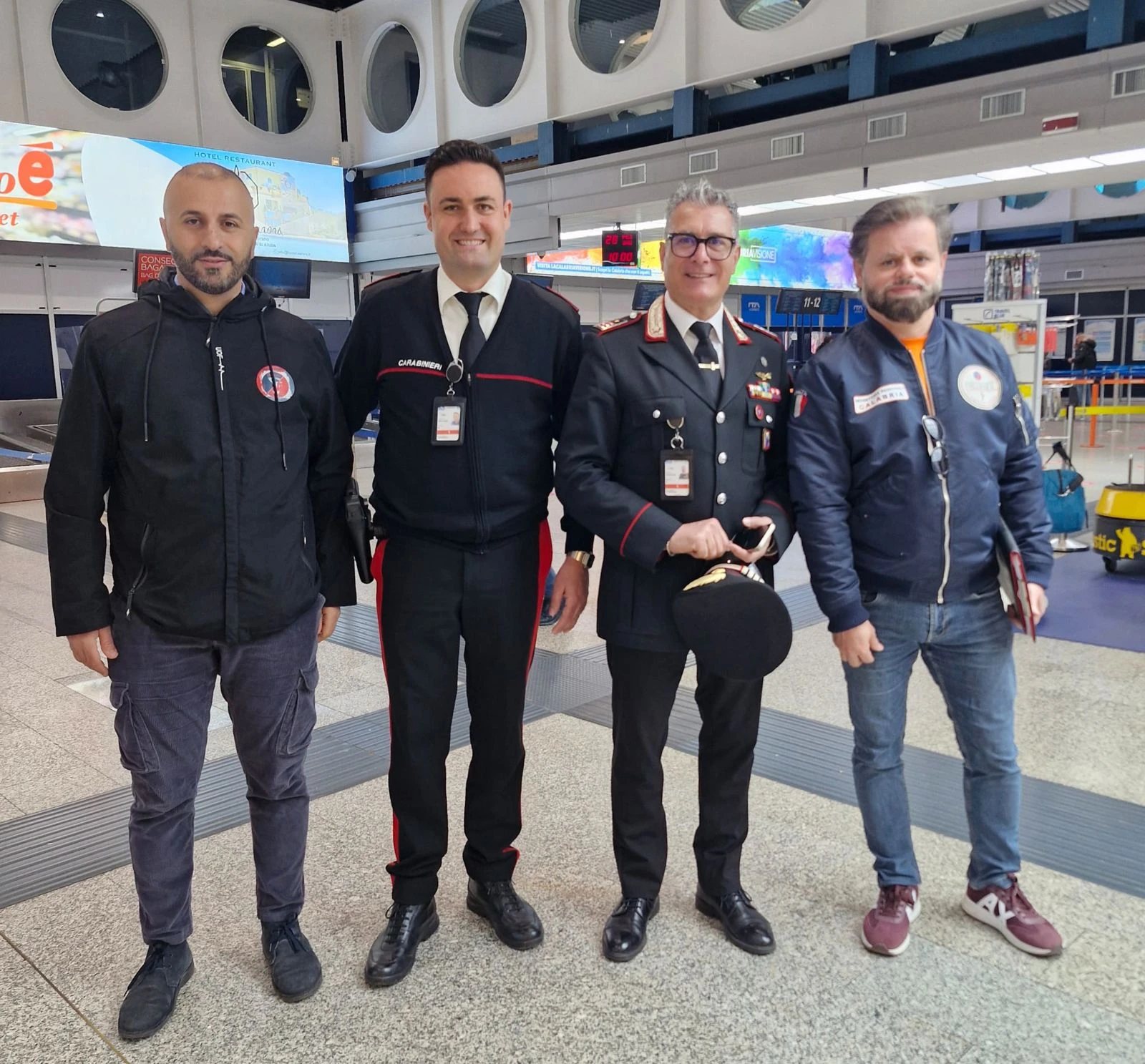 Lamezia Terme,  visita sindacale nella stazione dei carabinieri dell'aeroporto 