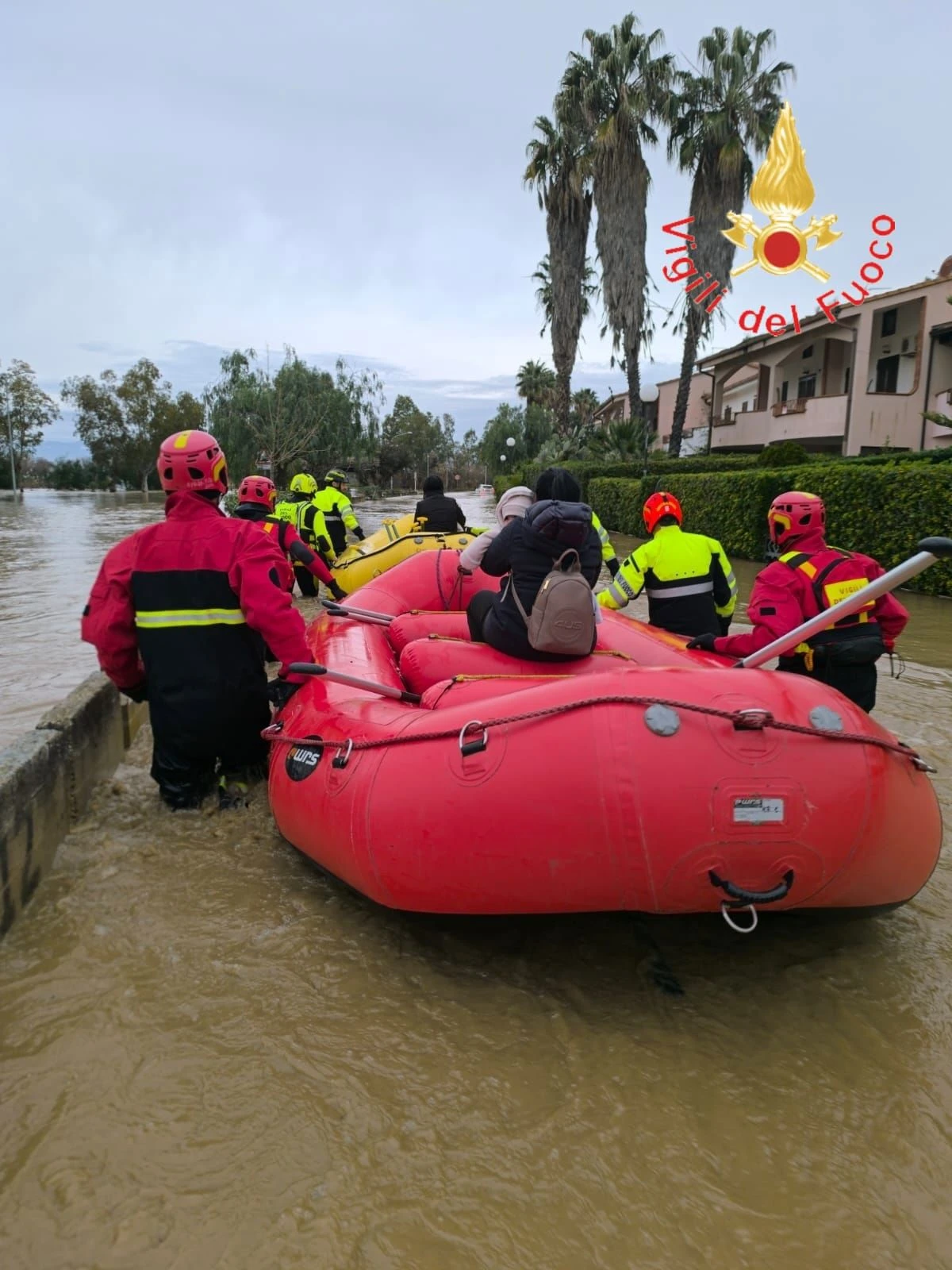 Maltempo nel Cosentino, le immagini dell'esondazione del Crati