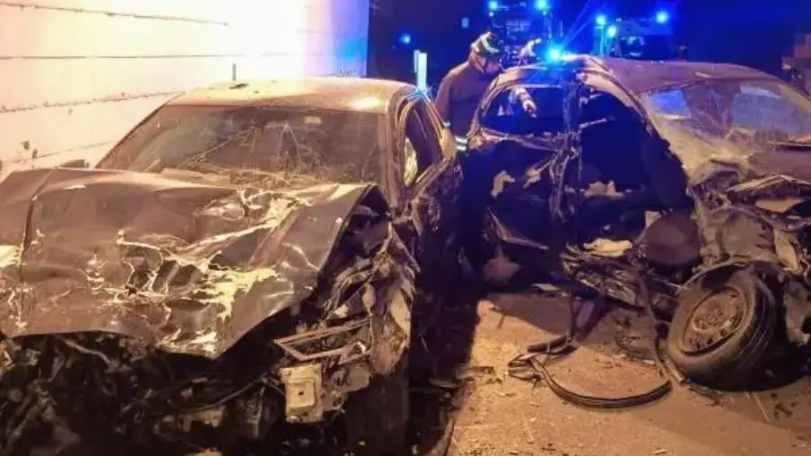 images Incidente mortale a Piterà di Catanzaro, 7 giovani coinvolti: deceduto un 15enne