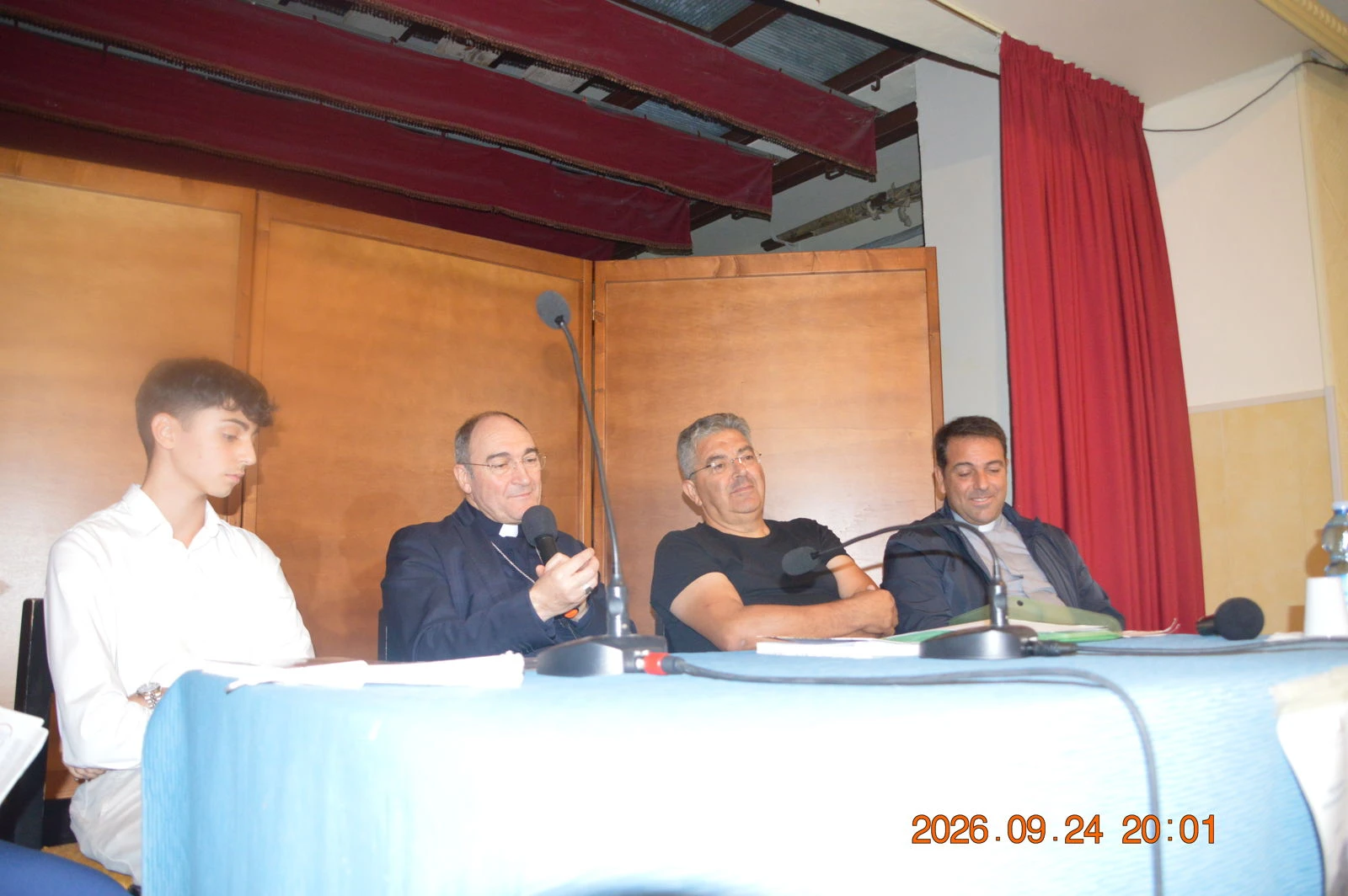 A 16 anni scrive un libro sulla memoria di Lamezia, il vescovo Parisi: “Raccontiamo i ragazzi che scelgono la cultura”