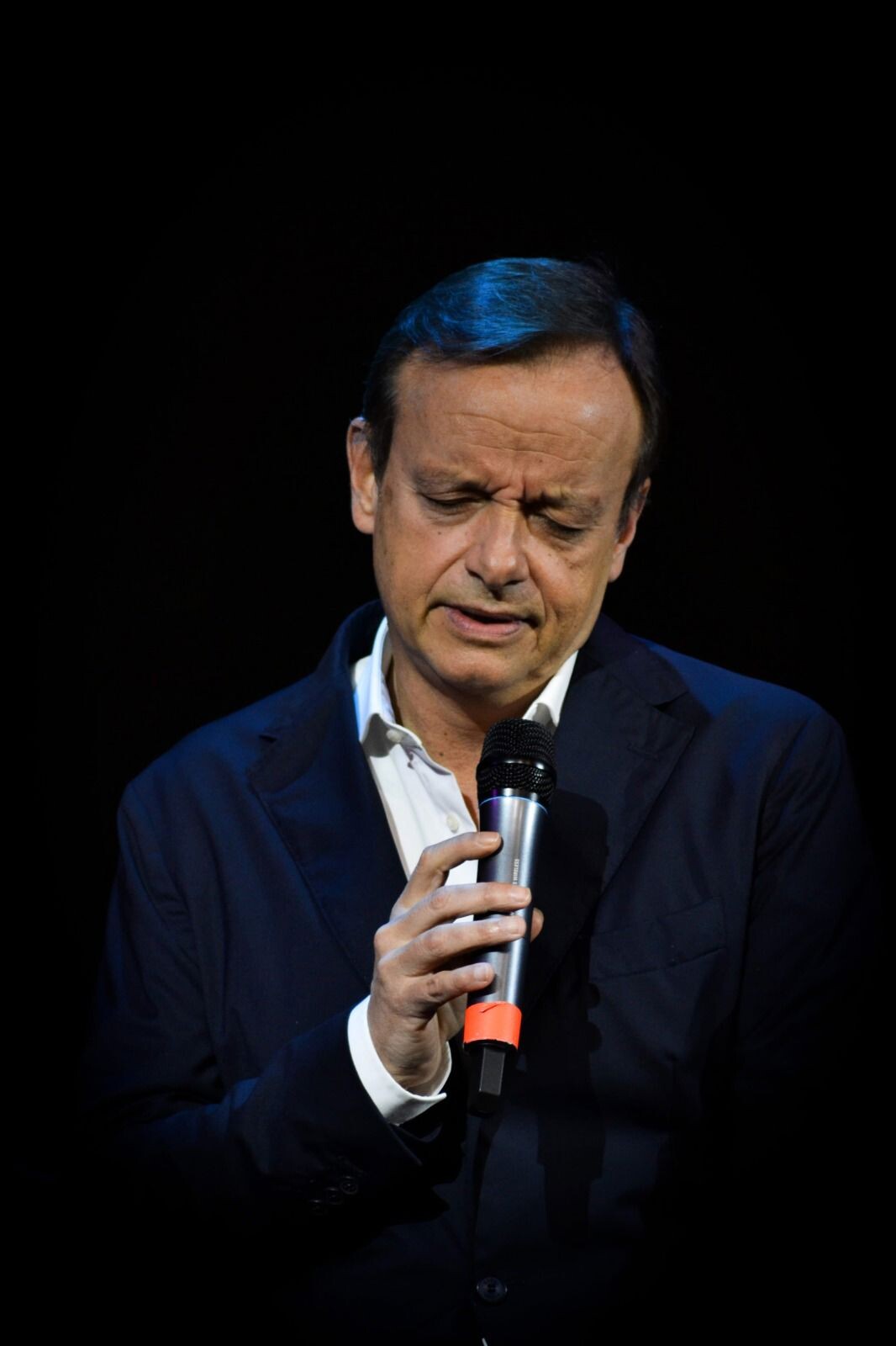 images AMA Calabria, Gianluca Guidi omaggia il mito di Frank Sinatra