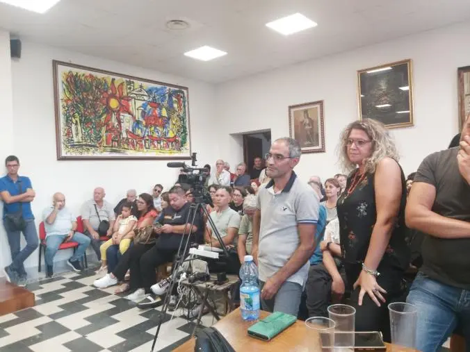 Girifalco, occupato il Consiglio comunale in protesta per il taglio delle piante del bosco images Girifalco, occupato il Consiglio comunale in protesta per il taglio delle piante del bosco