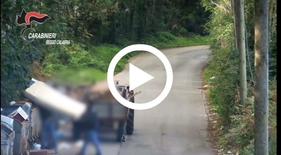 images Scilla, discariche abusive in strada: 16 avvisi di garanzia 