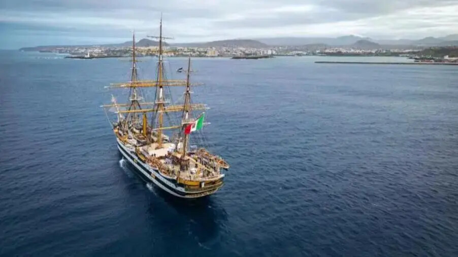 images Tre tappe in Calabria per la Nave Amerigo Vespucci
