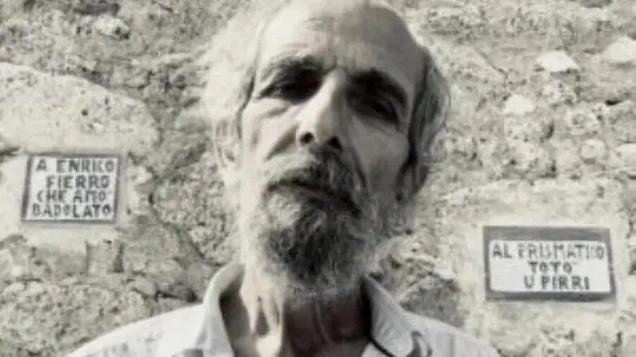 images Anche ad Isca sullo Jonio le pietre parlanti di Gianni Verdiglione
