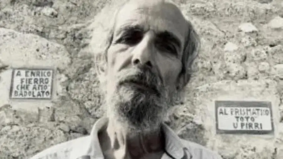 Anche ad Isca sullo Jonio le pietre parlanti di Gianni Verdiglione
 images Anche ad Isca sullo Jonio le pietre parlanti di Gianni Verdiglione