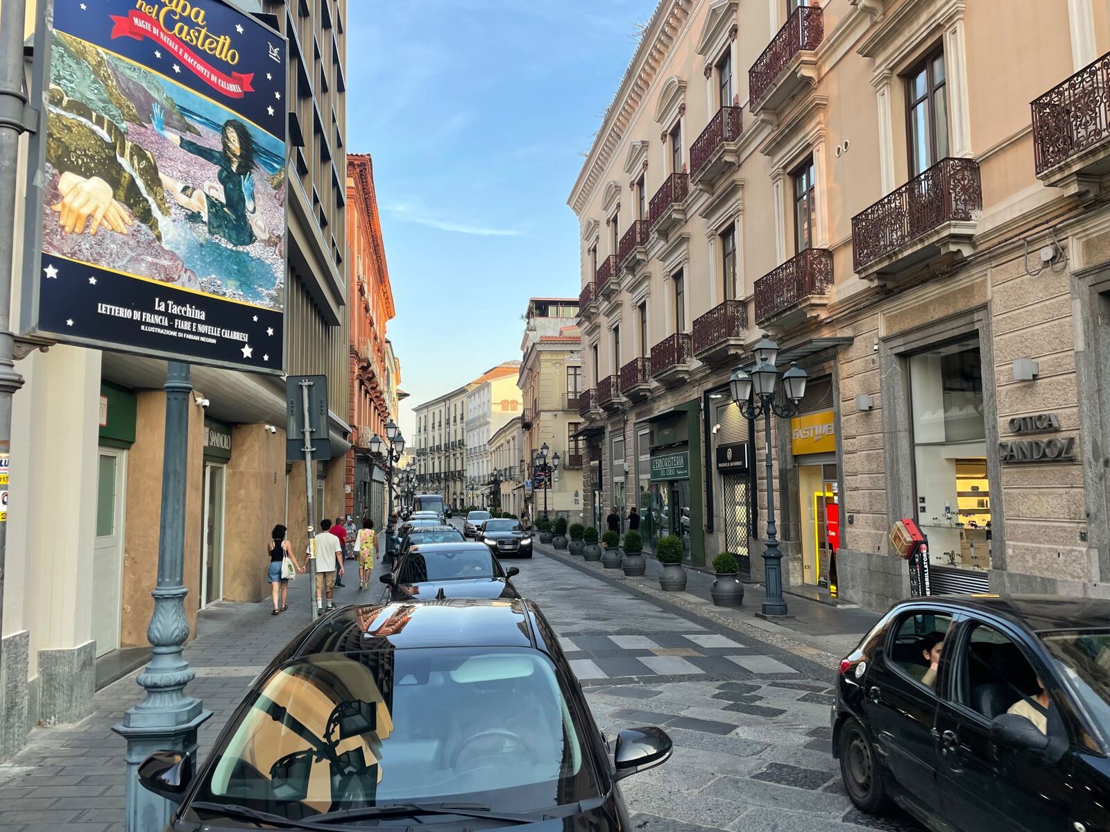 Isola pedonale e viale dei Normanni ok, ma avanza ipotesi ripristino senso di marcia: il settembre caldo della viabilità catanzarese images Isola pedonale e viale dei Normanni ok, ma avanza ipotesi ripristino senso di marcia: il settembre caldo della viabilità catanzarese