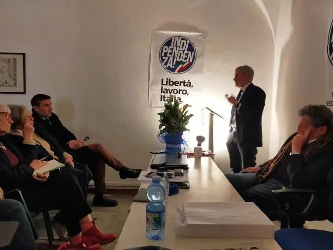 Catanzaro, inaugurata la sede del Movimento 'Indipendenza!' di Gianni Alemanno  images Catanzaro, inaugurata la sede del Movimento 'Indipendenza!' di Gianni Alemanno
