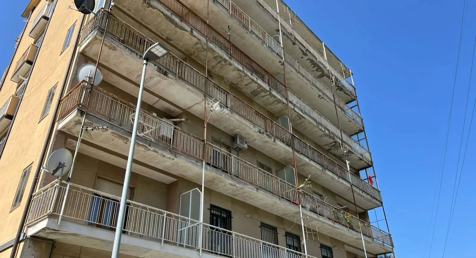 Tragedia a Catanzaro, la piccola Maria Luce vola verso Genova per il miracolo 