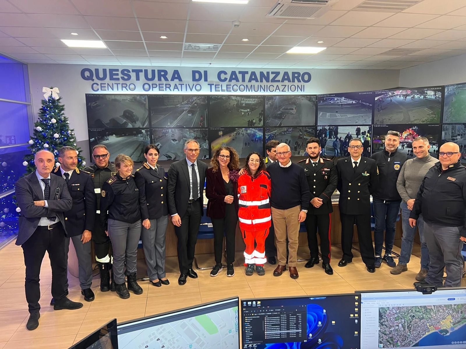 Capodanno a Catanzaro, la sottosegretaria Ferro nella Sala operativa della Questura