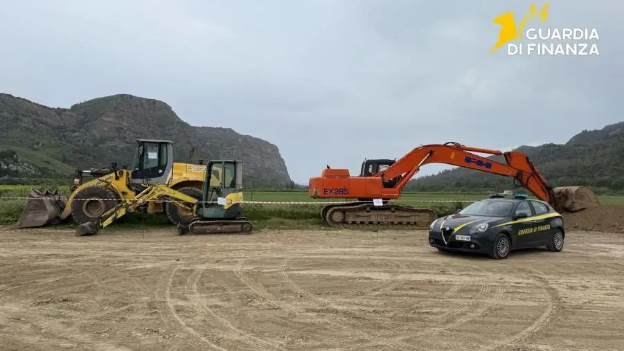 images A Crotone cava di inerti non autorizzata, sequestrata area di oltre 139mila metri quadrati: una denuncia