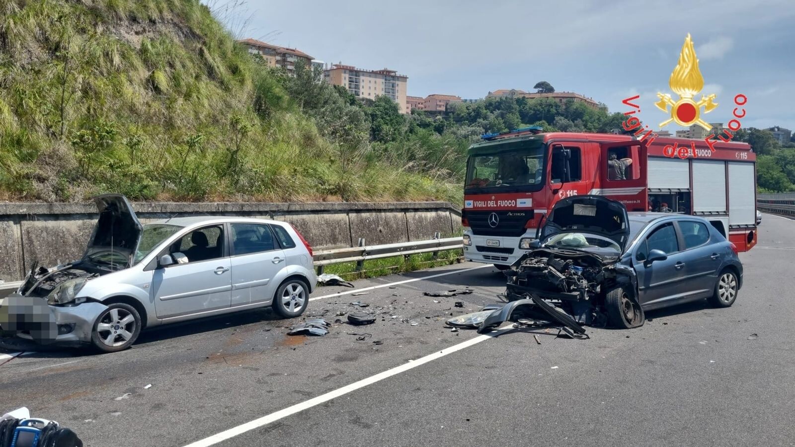 images Scontro mortale sulla tangenziale a Catanzaro: perde la vita una donna 