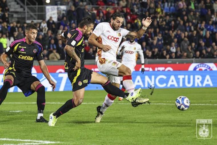 images Serie B, Catanzaro e Frosinone in campo alle 15: le probabili formazioni