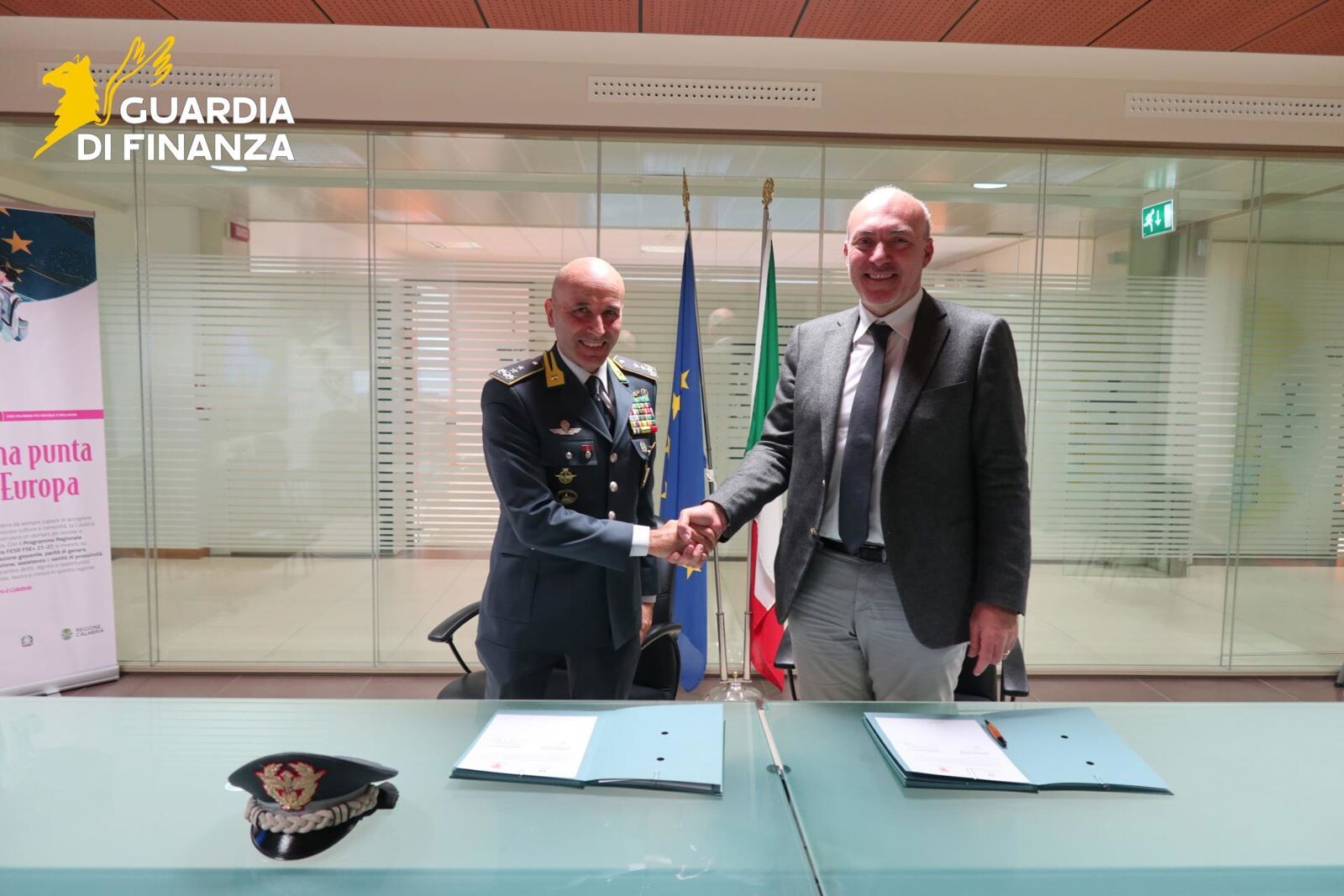 images Catanzaro, protocollo d'intesa tra la Guardia di Finanza e la struttura commissariale per il contrasto alle infiltrazioni mafiose nei cantieri ospedalieri