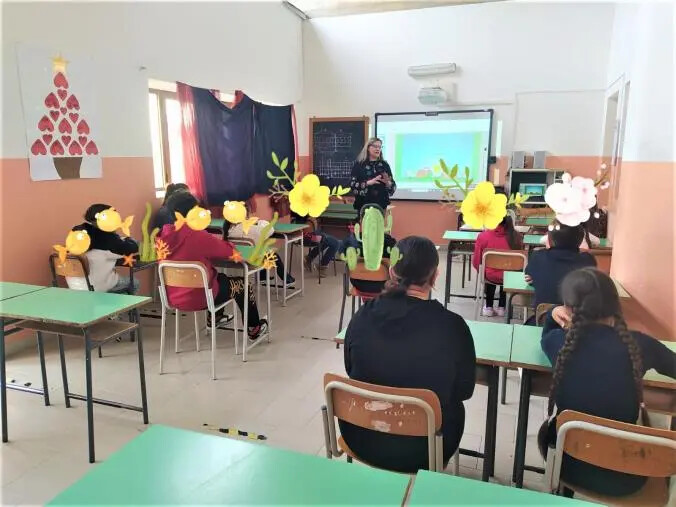 images Una giornata di lettura al plesso Davoli di Lamezia con la scrittrice Sina Mazzei