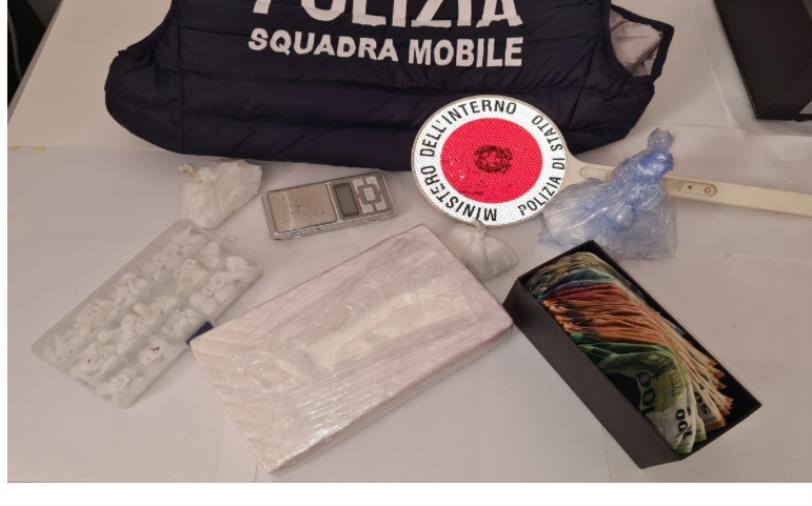 images Deposito di cocaina nel garage di casa: un arresto a Isola Capo Rizzuto 