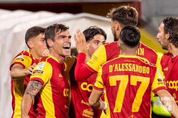 Serie BKT, Catanzaro e Virtus Entella in campo alle 17.15: le formazioni ufficiali