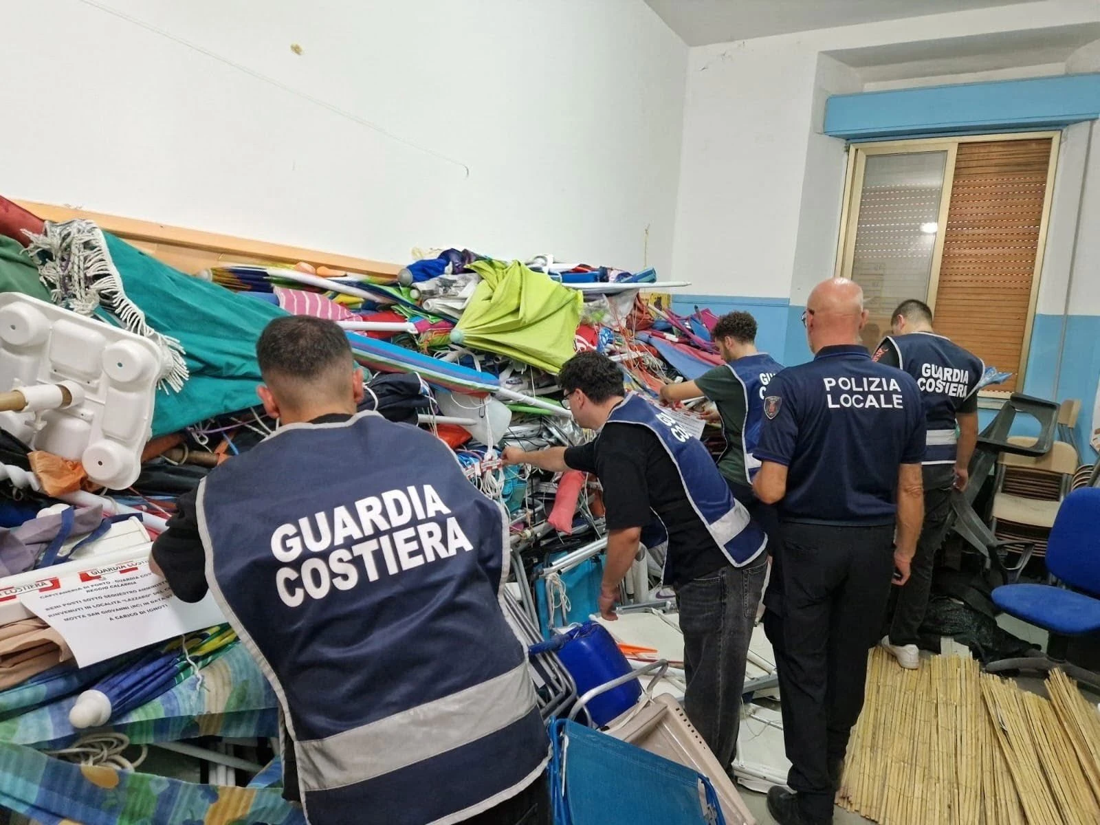 Lazzaro, Guardia Costiera e Polizia Locale liberano 20mila mq di spiaggia occupata abusivamente