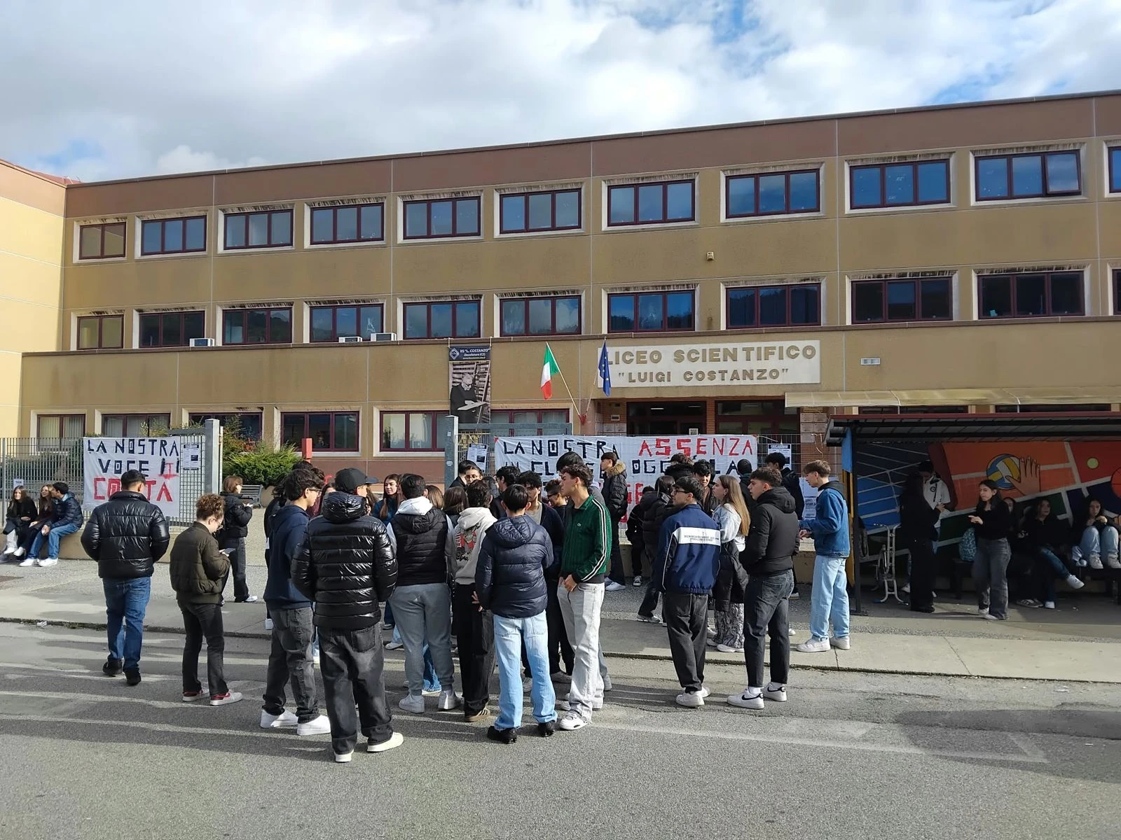 a7d65d6b-ee0e-4022-b233-92377952fb70_studenti-iis-costanzo-6.webp