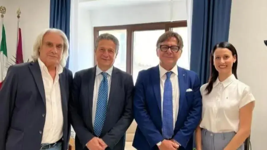 Incontro tra Confcommercio Calabria Centrale e il Questore di Catanzaro: collaborazione e legalità al centro del dialogo images Incontro tra Confcommercio Calabria Centrale e il Questore di Catanzaro: collaborazione e legalità al centro del dialogo