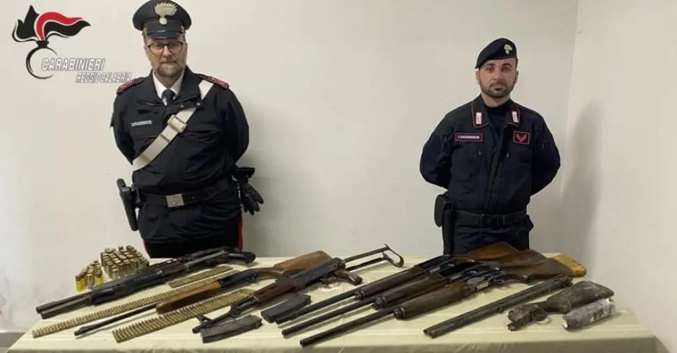 Ritrovate a Reggio armi da guerra nascoste in un terreno  images Ritrovate a Reggio armi da guerra nascoste in un terreno