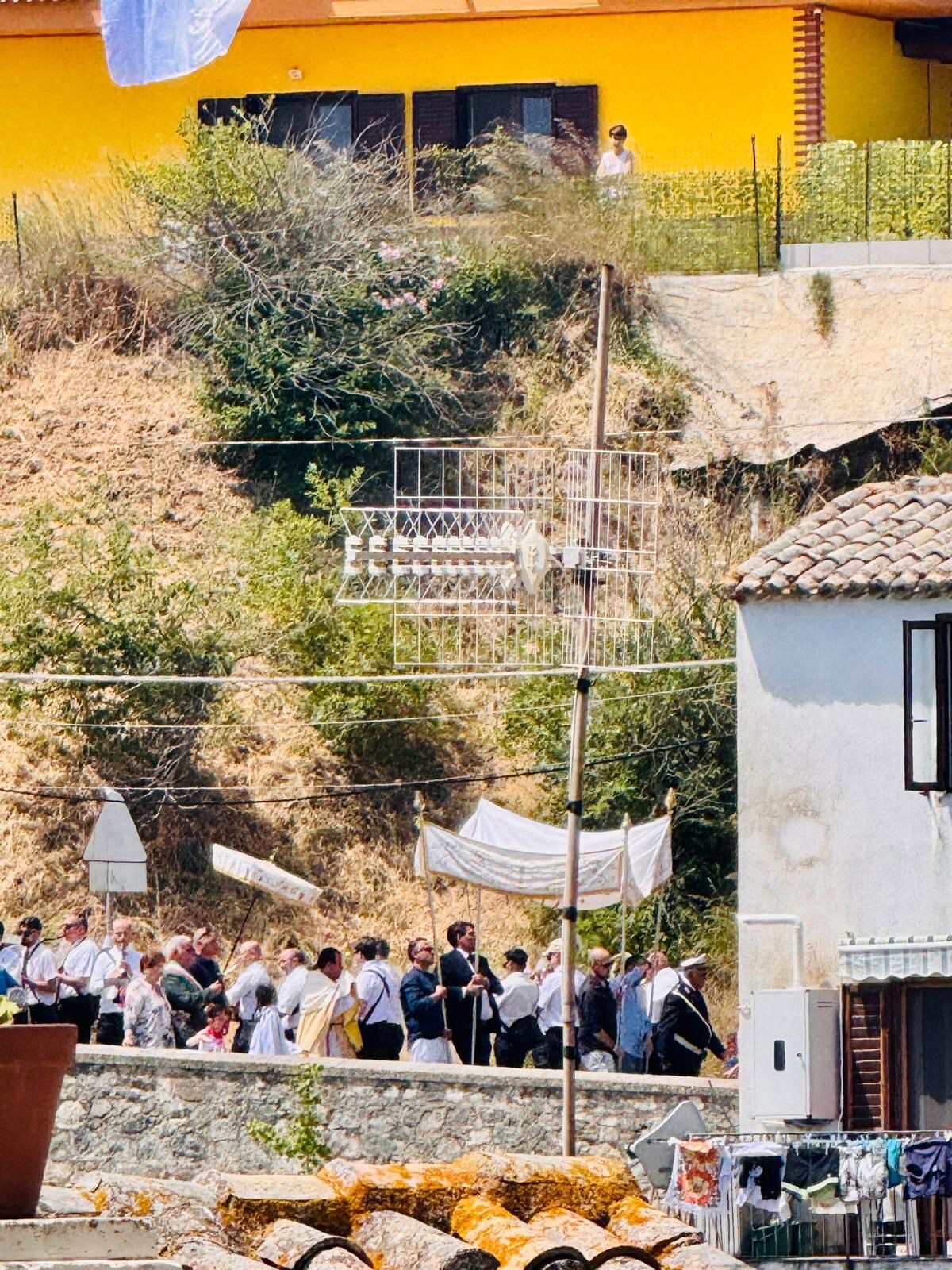 Corpus Domini a Montauro, l'infiorata che sboccia dal cuore della comunità images Corpus Domini a Montauro, l'infiorata che sboccia dal cuore della comunità